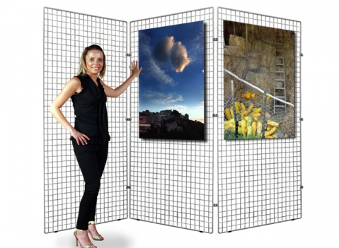 Griglie espositive: LINEA GRID  composizione di 3 griglie metalliche autoportanti.