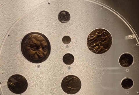 Monetiere Interattivo Rotante