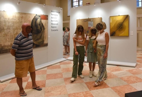 Parete espositiva autoportante modulare e bifacciale per pinacoteche e gallerie d'arte della LINEA OSTENDO Brescia