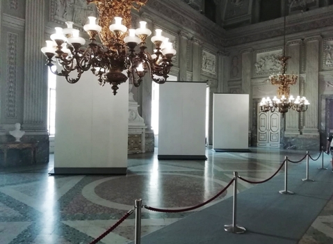 Parete espositiva autoportante modulare e bifacciale per pinacoteche e gallerie d'arte della LINEA OSTENDO