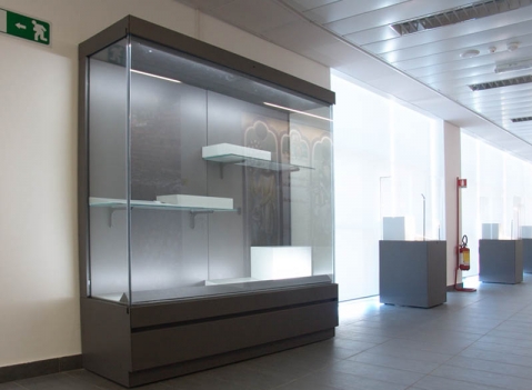 Vetrine espositive per musei della linea Theca