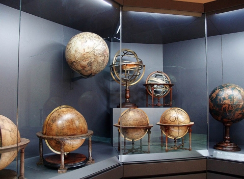 Vetrine espositive per musei della linea Theca