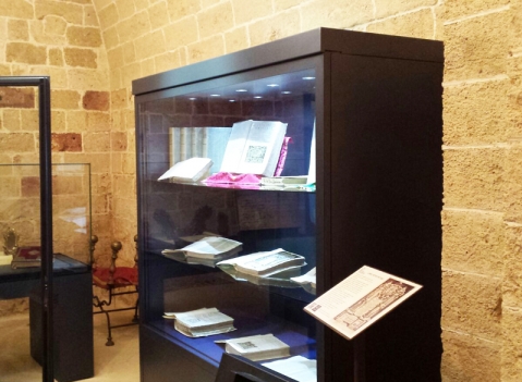 Vetrine espositive per musei della linea Theca