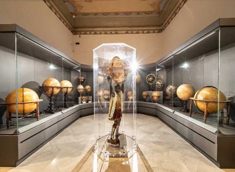 Vetrine espositive per musei della linea Theca