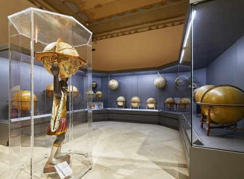 Vetrine espositive per musei della linea Theca